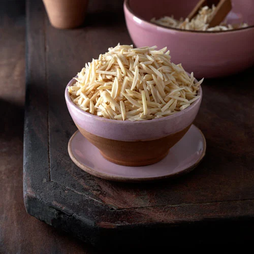 خلال بادام درختی سوزنی (مخصوص نقل)